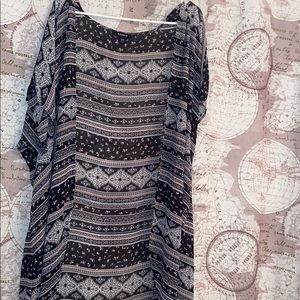 Torrid Hi Low Short Sleeve Kimono Size 2/3